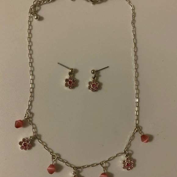 Earring and necklace set - Picture 1 of 1